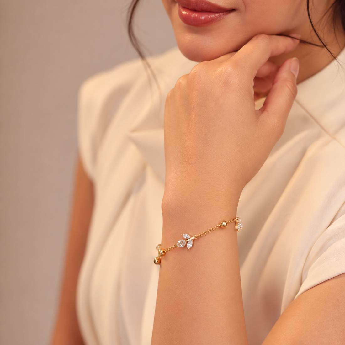 Dainty Tulip 18K Gold Plated Bracelet 🌷